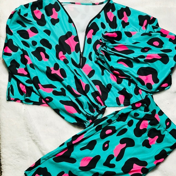 2pc Spotted Short Set - Picture 2 of 3